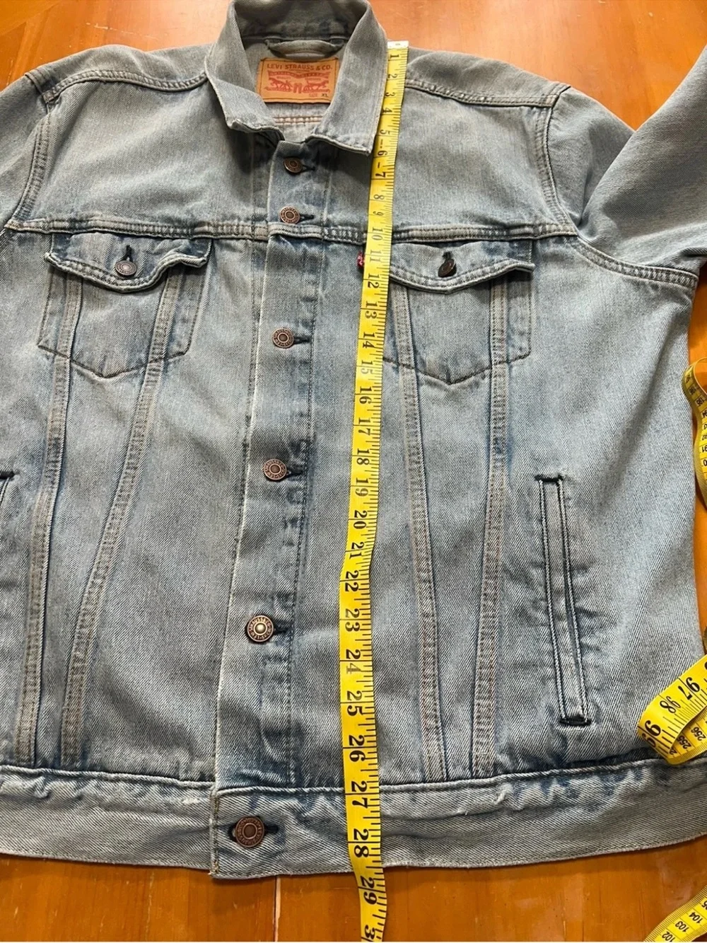 Levi’s Trucker Jacket 72334‑0131 Men’s XL • Soft Broken‑In Denim • Light Wash Fa
